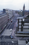 851821 Overzicht van de bebouwing aan de St. Jacobsstraat e.o. in Wijk C te Utrecht, vanaf het dak van Hotel Smits ...